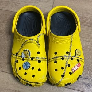Post Malone X Crocs Barbed Wire Limited Edition with 4 jibbits size M6 W8 yellow